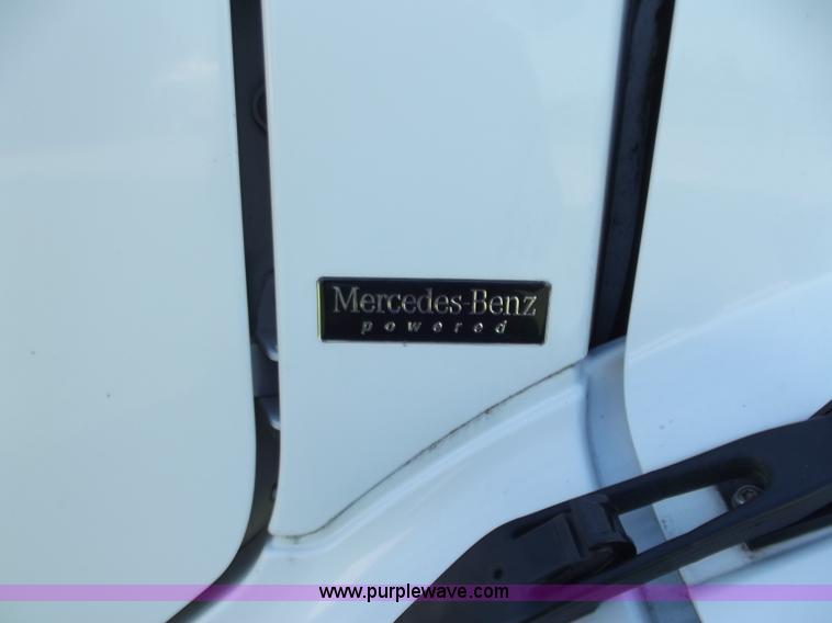 image for item B9194 2006 Freightliner M2 106 flatbed truck