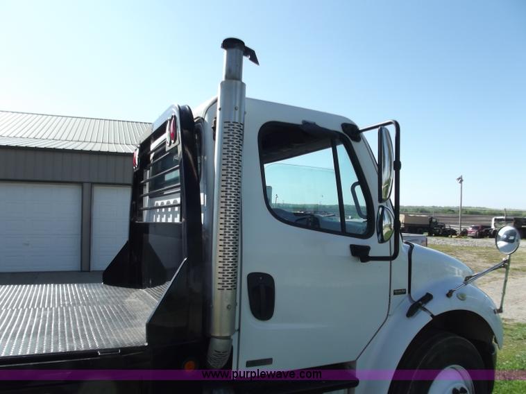 image for item B9194 2006 Freightliner M2 106 flatbed truck