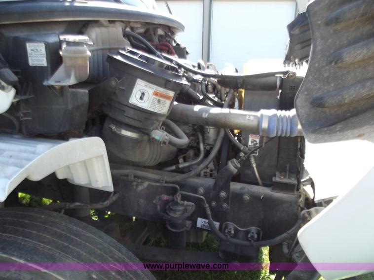 image for item B9194 2006 Freightliner M2 106 flatbed truck