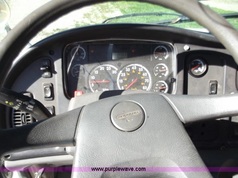 image for item B9194 2006 Freightliner M2 106 flatbed truck