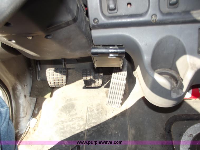 image for item B9194 2006 Freightliner M2 106 flatbed truck