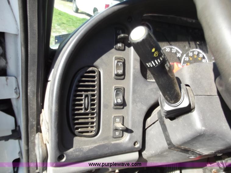 image for item B9194 2006 Freightliner M2 106 flatbed truck