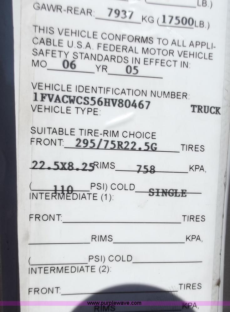 image for item B9194 2006 Freightliner M2 106 flatbed truck