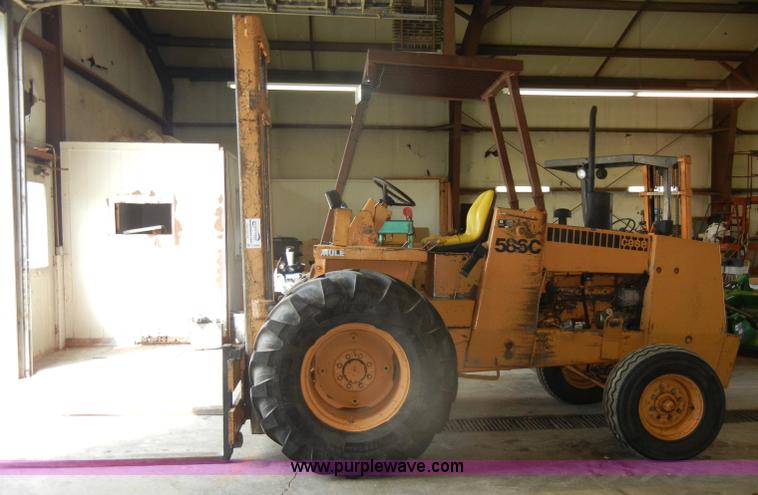 image for item C4406 Case 586C truck lift