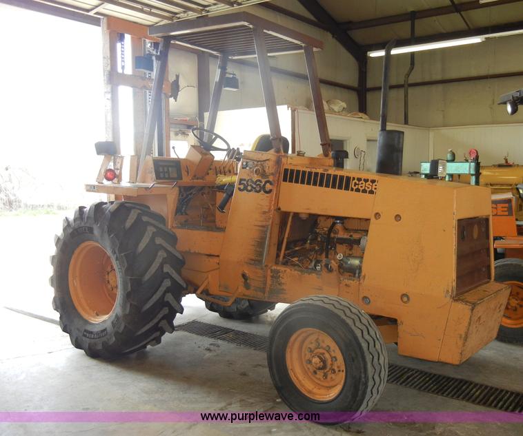 image for item C4406 Case 586C truck lift