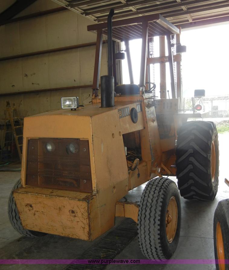 image for item C4406 Case 586C truck lift