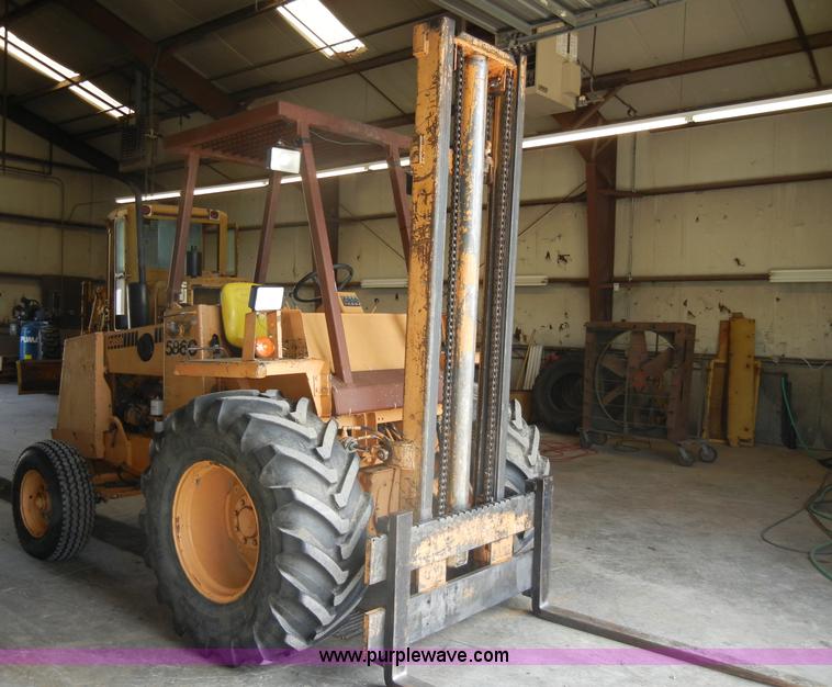 image for item C4406 Case 586C truck lift