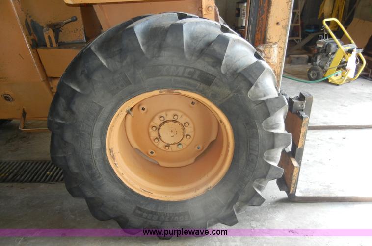 image for item C4406 Case 586C truck lift