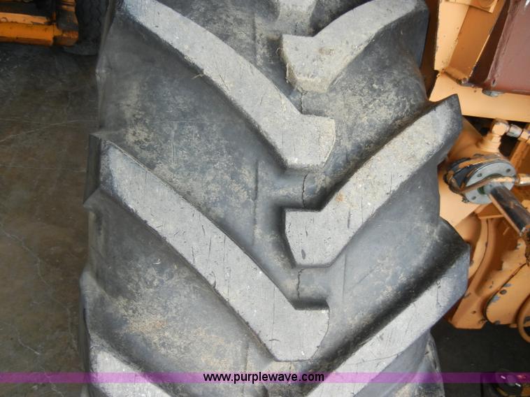 image for item C4406 Case 586C truck lift