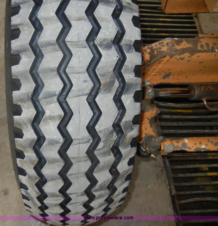 image for item C4406 Case 586C truck lift