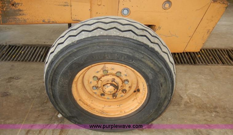 image for item C4406 Case 586C truck lift