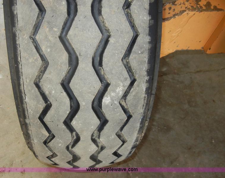 image for item C4406 Case 586C truck lift