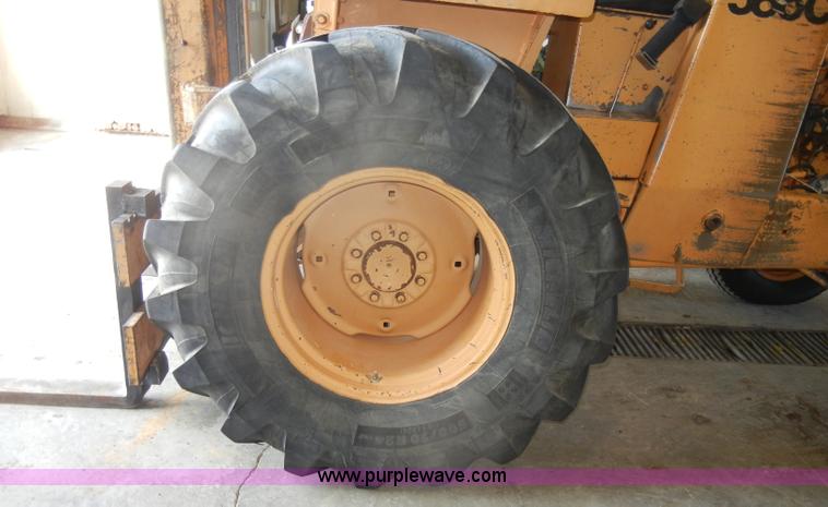 image for item C4406 Case 586C truck lift