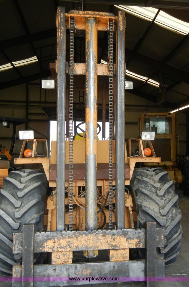 image for item C4406 Case 586C truck lift