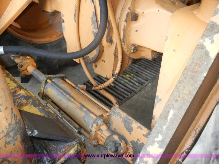 image for item C4406 Case 586C truck lift