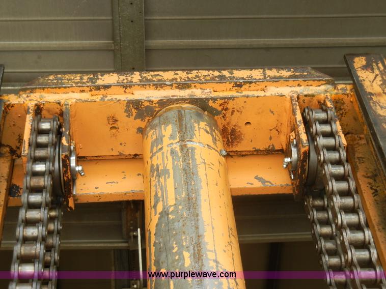 image for item C4406 Case 586C truck lift