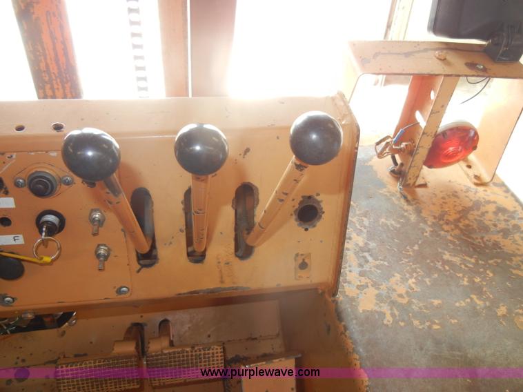 image for item C4406 Case 586C truck lift