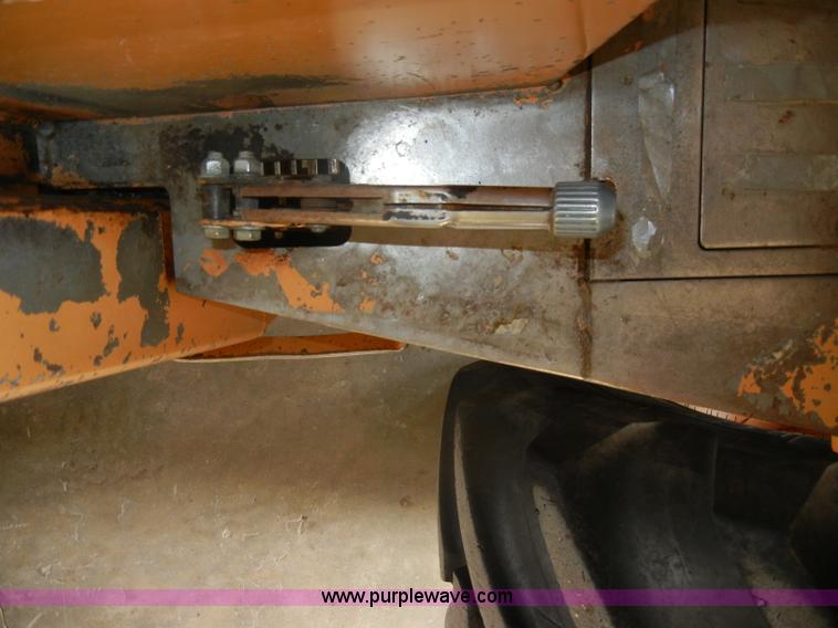 image for item C4406 Case 586C truck lift