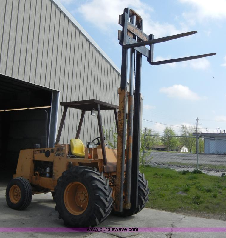 image for item C4406 Case 586C truck lift