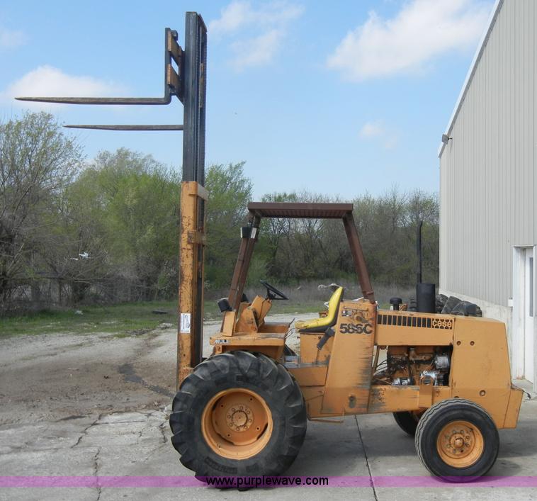 image for item C4406 Case 586C truck lift