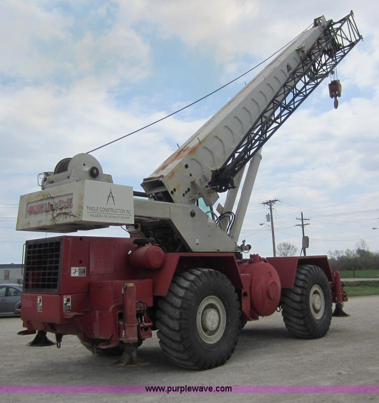 image for item C5389 1981 Fmc Link-belt HSP-8040 40 ton rough terrain crane