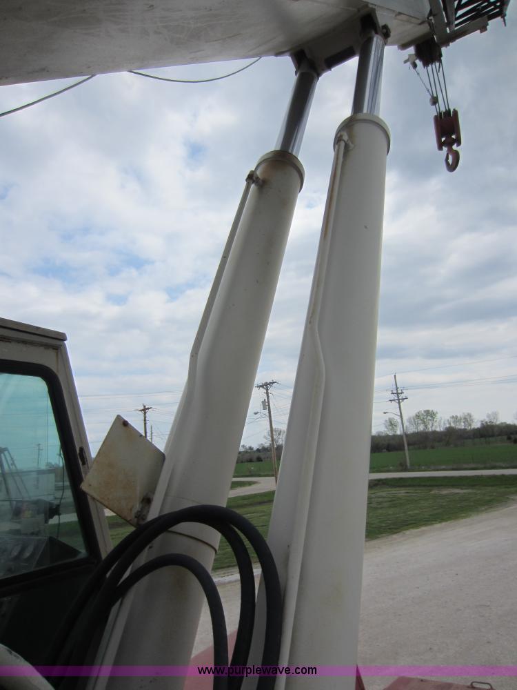 image for item C5389 1981 Fmc Link-belt HSP-8040 40 ton rough terrain crane