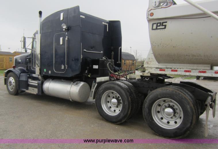 image for item C5394 1998 Peterbilt 377 semi truck