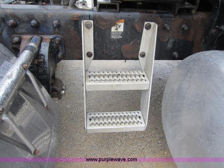 image for item C5394 1998 Peterbilt 377 semi truck