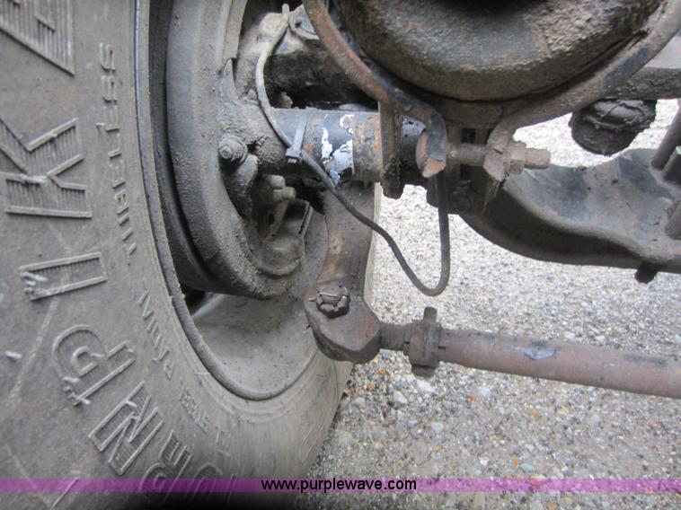 image for item C5394 1998 Peterbilt 377 semi truck