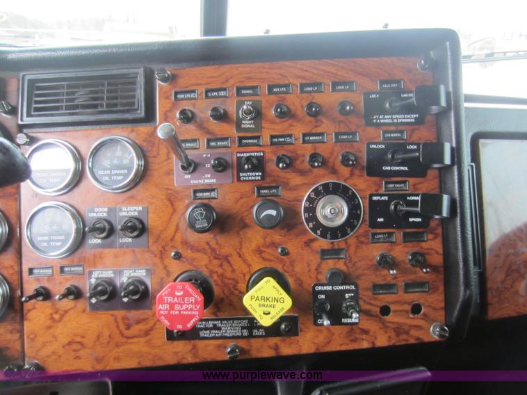 image for item C5394 1998 Peterbilt 377 semi truck