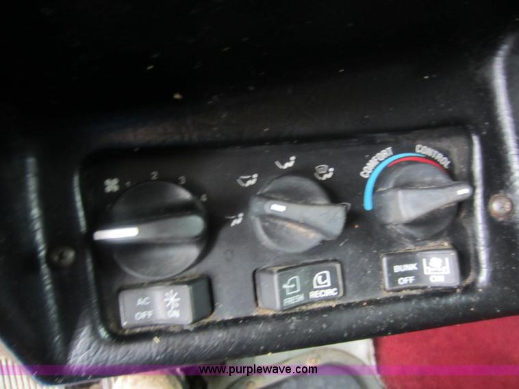 image for item C5394 1998 Peterbilt 377 semi truck