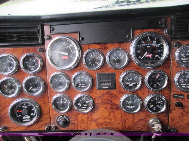 image for item C5394 1998 Peterbilt 377 semi truck