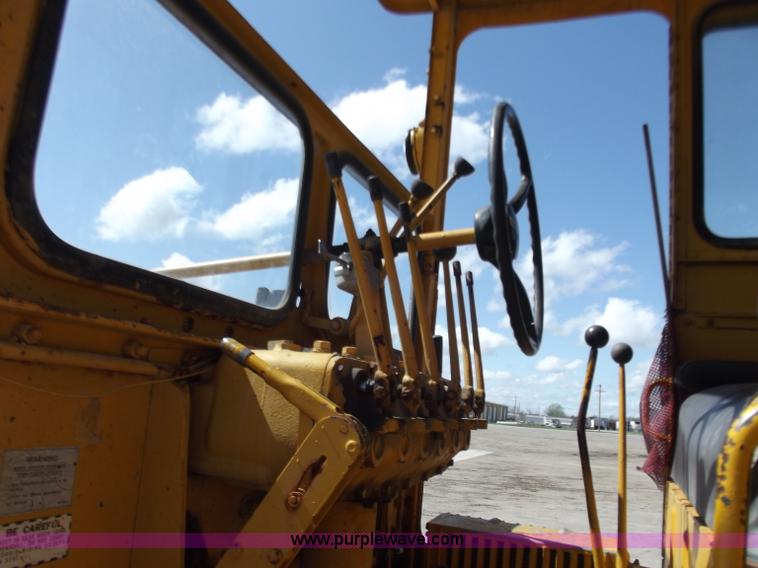 image for item D3747 1970 Caterpillar 112F motor grader