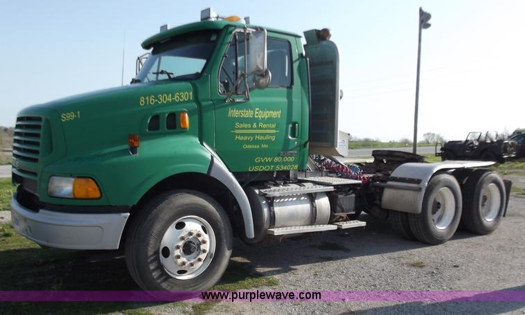 image for item D3850 1999 Sterling A9500 semi truck