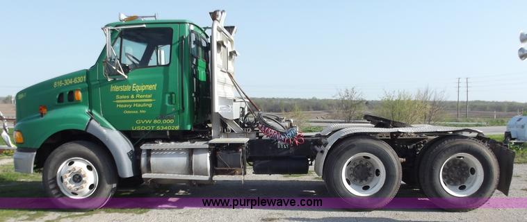 image for item D3850 1999 Sterling A9500 semi truck