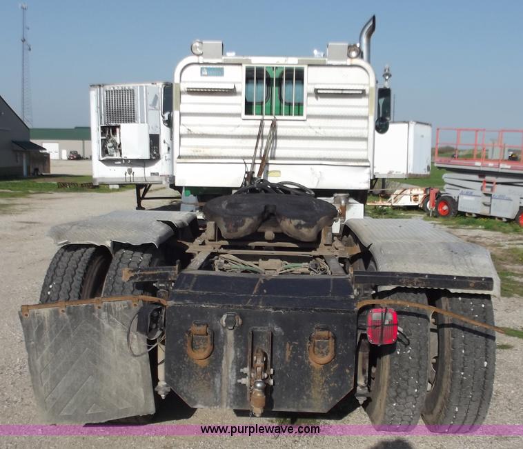 image for item D3850 1999 Sterling A9500 semi truck