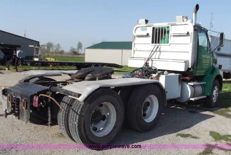 image for item D3850 1999 Sterling A9500 semi truck