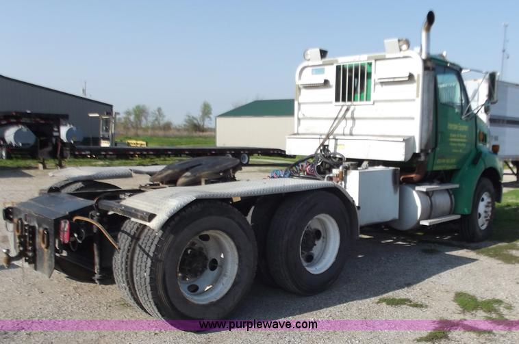 image for item D3850 1999 Sterling A9500 semi truck