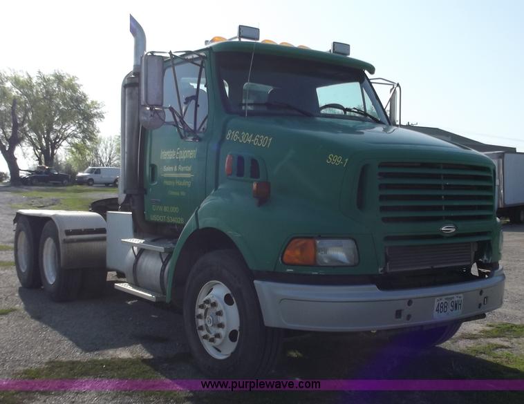 image for item D3850 1999 Sterling A9500 semi truck