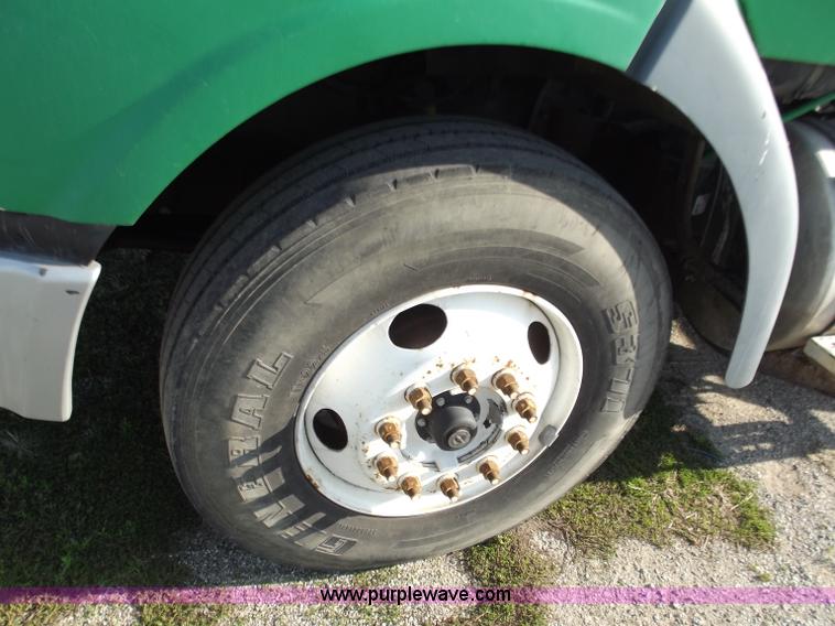 image for item D3850 1999 Sterling A9500 semi truck