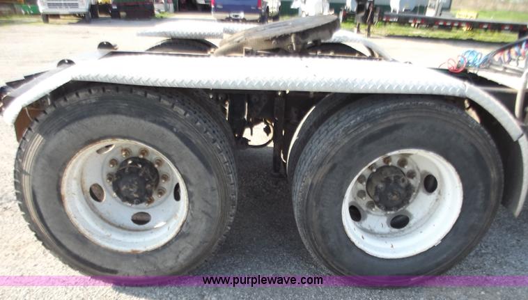 image for item D3850 1999 Sterling A9500 semi truck