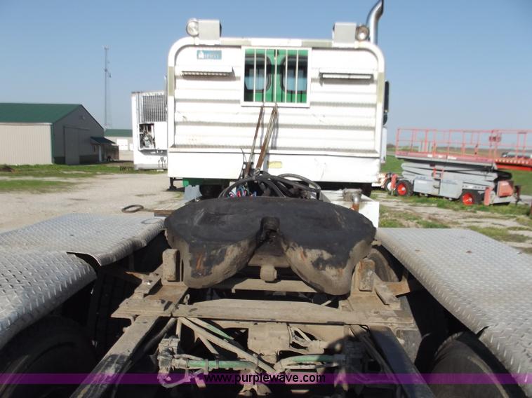 image for item D3850 1999 Sterling A9500 semi truck