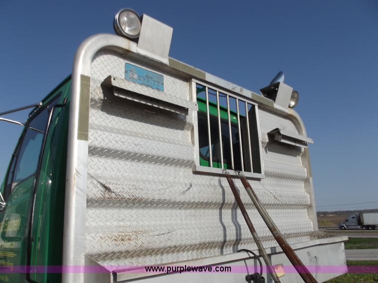 image for item D3850 1999 Sterling A9500 semi truck