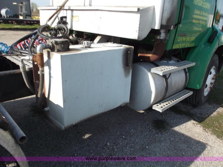 image for item D3850 1999 Sterling A9500 semi truck