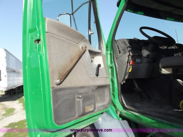 image for item D3850 1999 Sterling A9500 semi truck