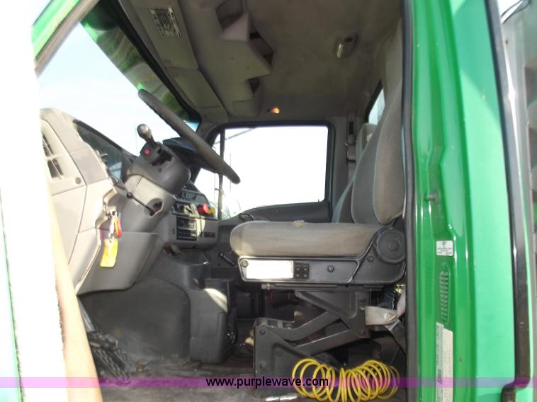 image for item D3850 1999 Sterling A9500 semi truck