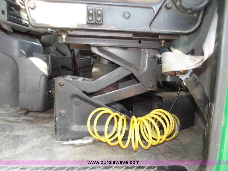 image for item D3850 1999 Sterling A9500 semi truck