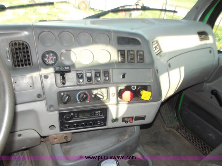 image for item D3850 1999 Sterling A9500 semi truck