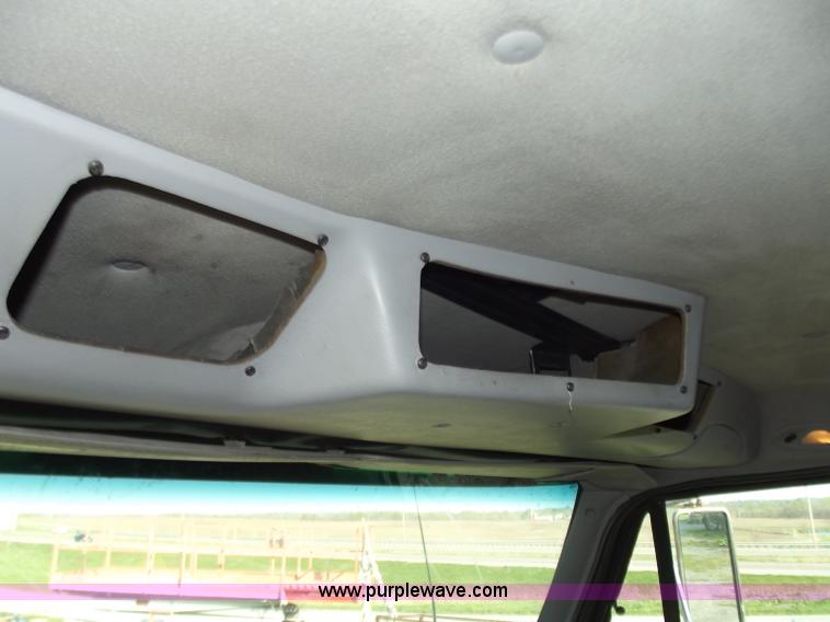 image for item D3850 1999 Sterling A9500 semi truck