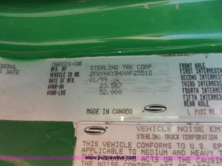 image for item D3850 1999 Sterling A9500 semi truck